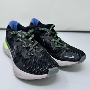 Nike women’s Renew Black and Green Athletic Shoes size 6.5